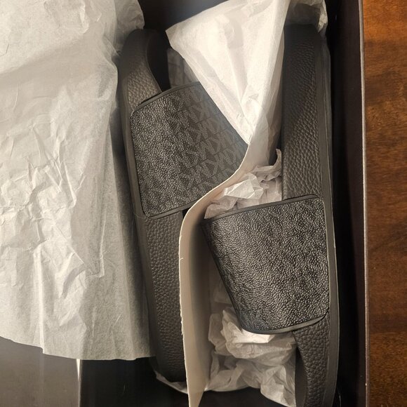 Michael Kors slides - Picture 2 of 2